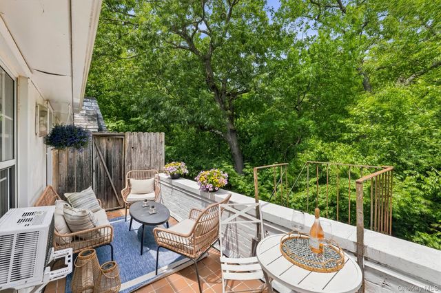 104 Pinewood Rd 3C, Hartsdale, NY 10530
