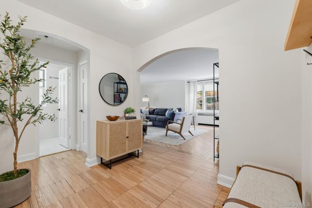104 Pinewood Rd 3C, Hartsdale, NY 10530