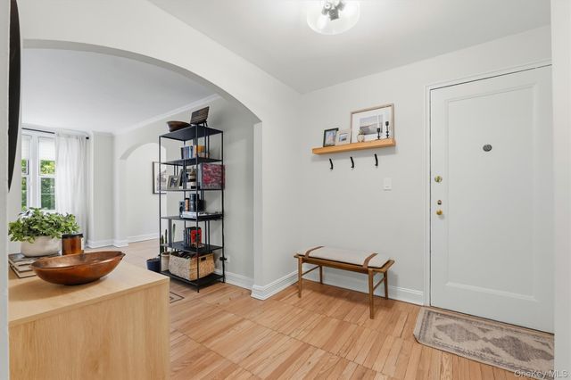 104 Pinewood Rd 3C, Hartsdale, NY 10530