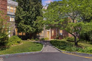 104 Pinewood Rd 3C, Hartsdale, NY 10530