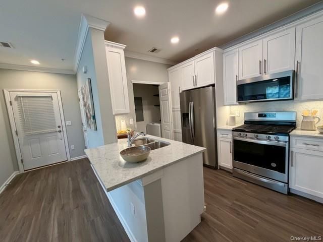 1 Charles Pond Drive 8-817, Coram, NY 11727