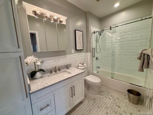1 Charles Pond Drive 8-817, Coram, NY 11727