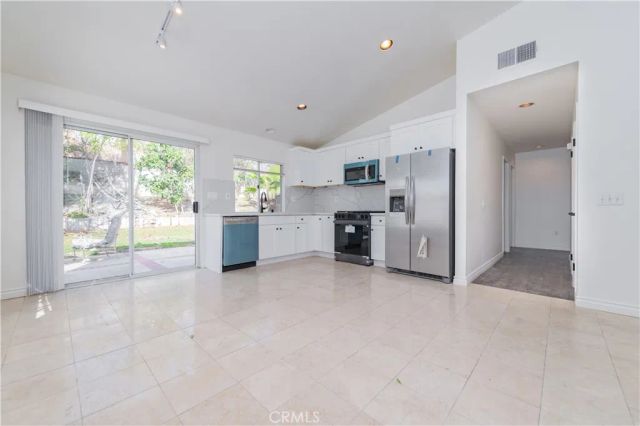 17 Avignon Avenue, Lake Forest, CA 92610