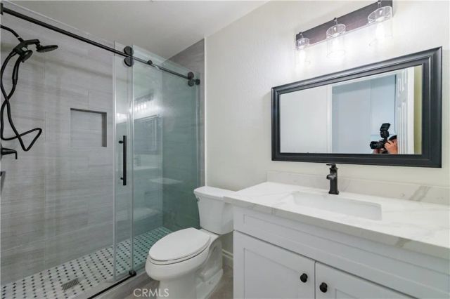 17 Avignon Avenue, Lake Forest, CA 92610