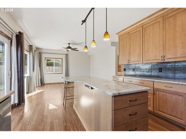 17512 Nw FIELDSTONE Dr, Beaverton, OR 97006