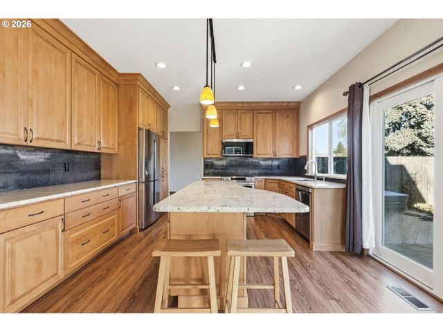 17512 Nw FIELDSTONE Dr, Beaverton, OR 97006