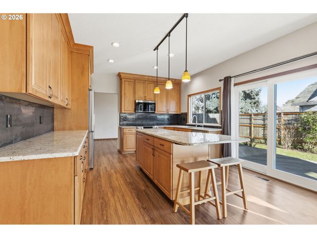 17512 Nw FIELDSTONE Dr, Beaverton, OR 97006