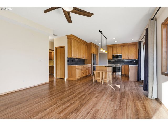 17512 Nw FIELDSTONE Dr, Beaverton, OR 97006