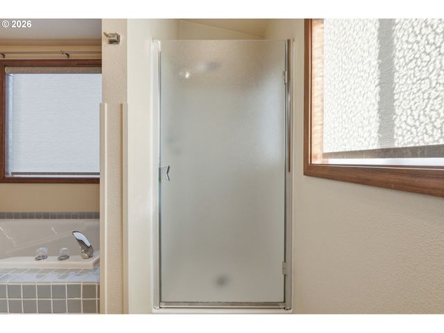 17512 Nw FIELDSTONE Dr, Beaverton, OR 97006