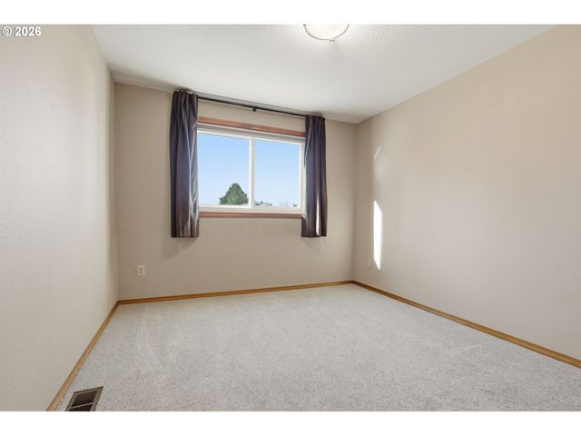 17512 Nw FIELDSTONE Dr, Beaverton, OR 97006