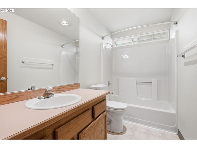 17512 Nw FIELDSTONE Dr, Beaverton, OR 97006