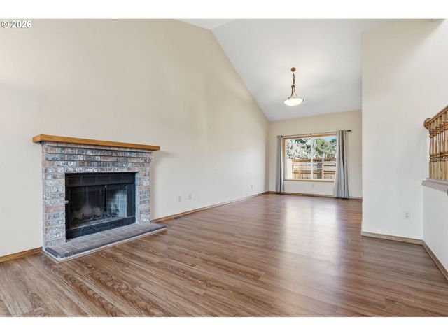 17512 Nw FIELDSTONE Dr, Beaverton, OR 97006