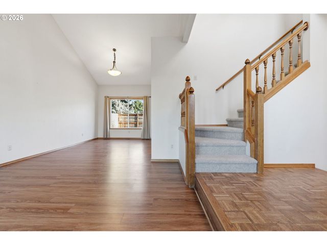 17512 Nw FIELDSTONE Dr, Beaverton, OR 97006