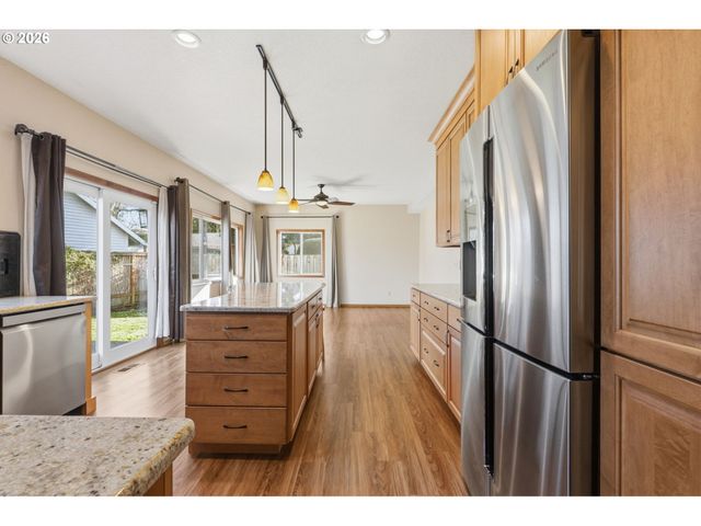 17512 Nw FIELDSTONE Dr, Beaverton, OR 97006