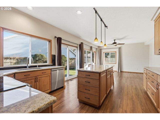 17512 Nw FIELDSTONE Dr, Beaverton, OR 97006