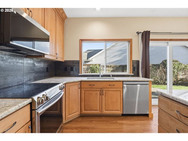 17512 Nw FIELDSTONE Dr, Beaverton, OR 97006