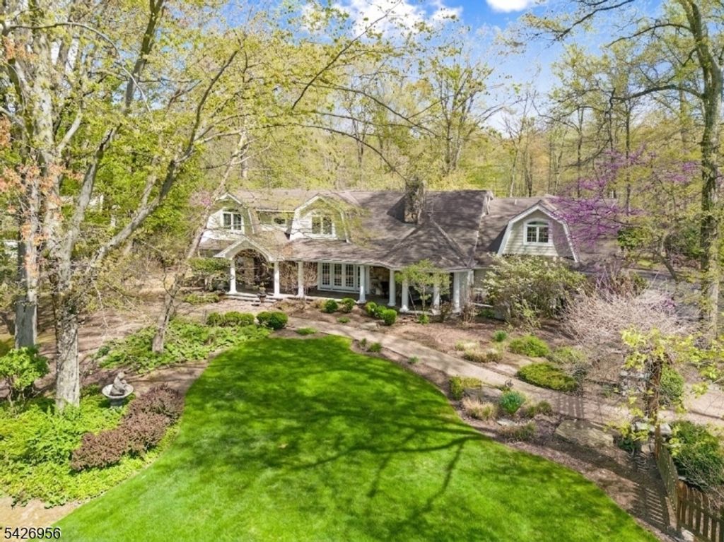 8 White Pine Rd, Upper Saddle River Boro, NJ 07458 — exterior