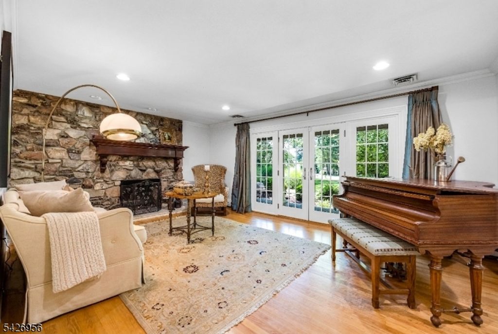 8 White Pine Rd, Upper Saddle River Boro, NJ 07458 — photo 5