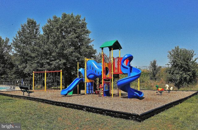 7000 GATTON SQ, Alexandria, VA 22315