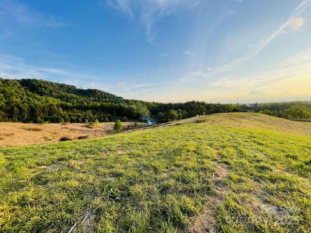 87 Barnardsville Highway, Weaverville, NC 28787