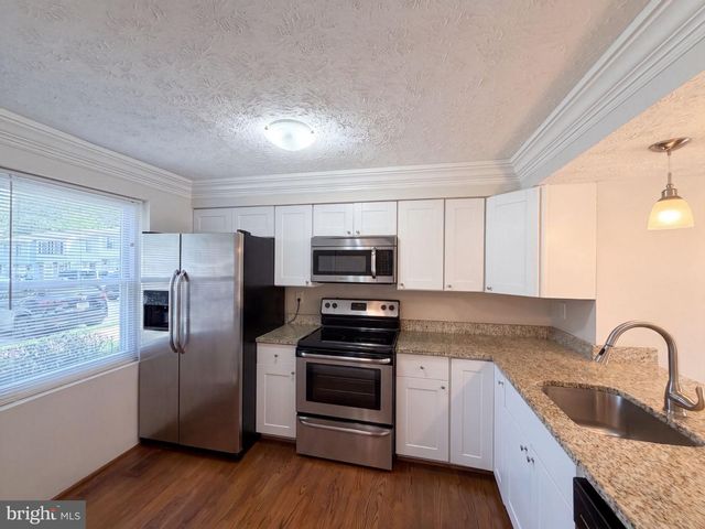 8769 KANAWHA CT, Lorton, VA 22079