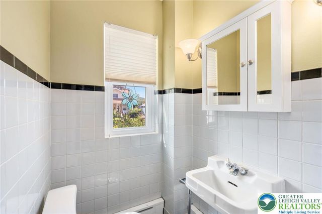 725 East Main Street, Macungie Boro, PA 18062