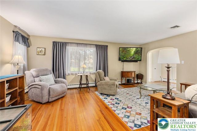 725 East Main Street, Macungie Boro, PA 18062