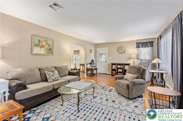 725 East Main Street, Macungie Boro, PA 18062