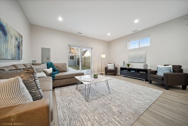 530 E 44TH Place, Chicago, IL 60653