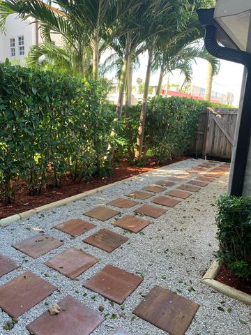 327 Dyer Road Rear, West Palm Beach, FL 33405
