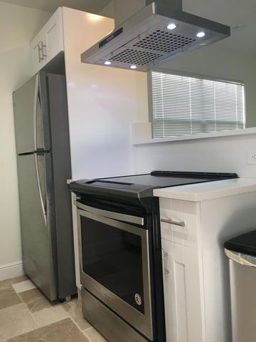 327 Dyer Road Rear, West Palm Beach, FL 33405