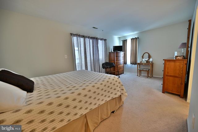 306 HILLTOP LN E, Columbus, NJ 08022