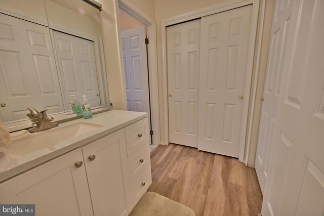 306 HILLTOP LN E, Columbus, NJ 08022