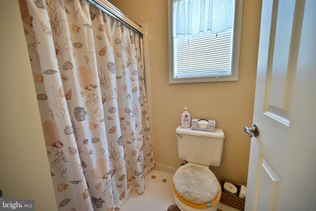 306 HILLTOP LN E, Columbus, NJ 08022