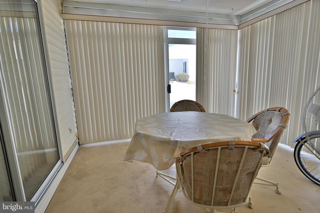 306 HILLTOP LN E, Columbus, NJ 08022