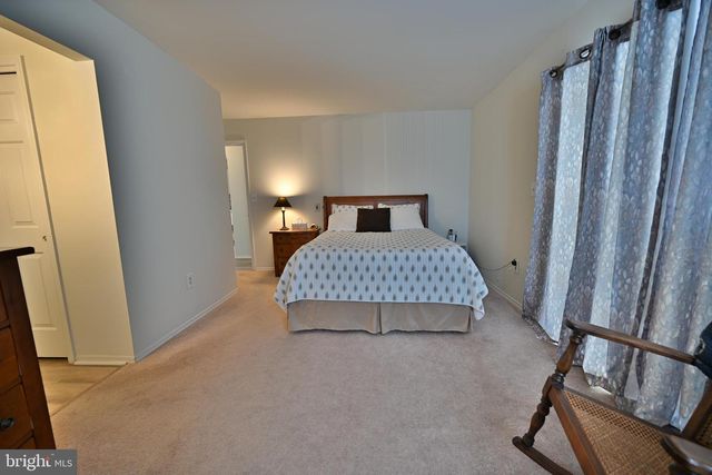 306 HILLTOP LN E, Columbus, NJ 08022