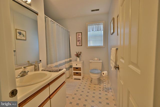 306 HILLTOP LN E, Columbus, NJ 08022