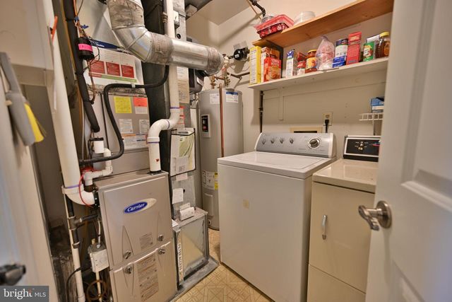 306 HILLTOP LN E, Columbus, NJ 08022