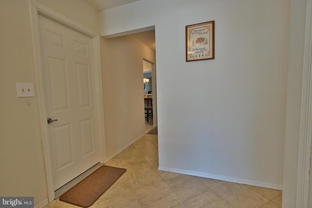 306 HILLTOP LN E, Columbus, NJ 08022