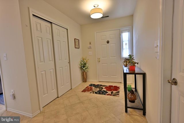 306 HILLTOP LN E, Columbus, NJ 08022