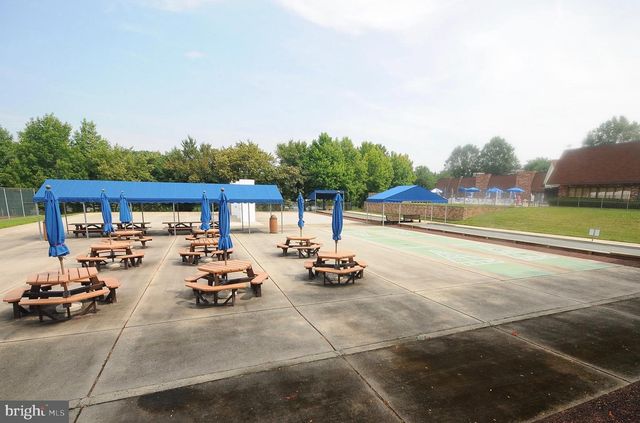 306 HILLTOP LN E, Columbus, NJ 08022