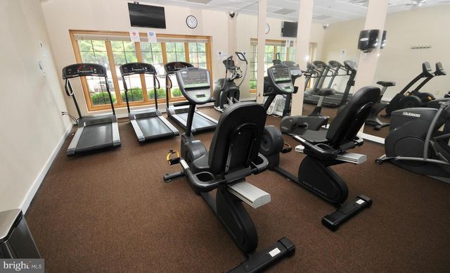 306 HILLTOP LN E, Columbus, NJ 08022