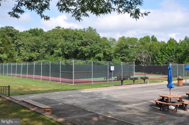 306 HILLTOP LN E, Columbus, NJ 08022