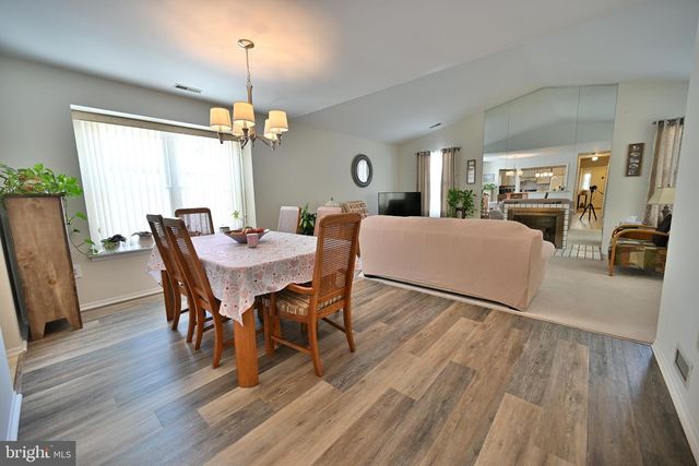 306 HILLTOP LN E, Columbus, NJ 08022