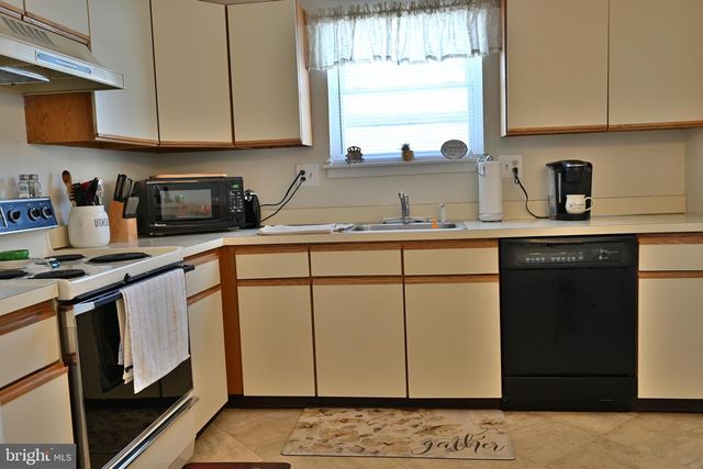 306 HILLTOP LN E, Columbus, NJ 08022