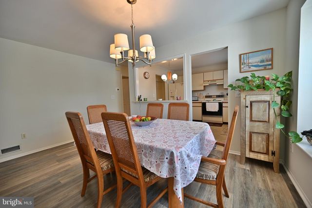 306 HILLTOP LN E, Columbus, NJ 08022