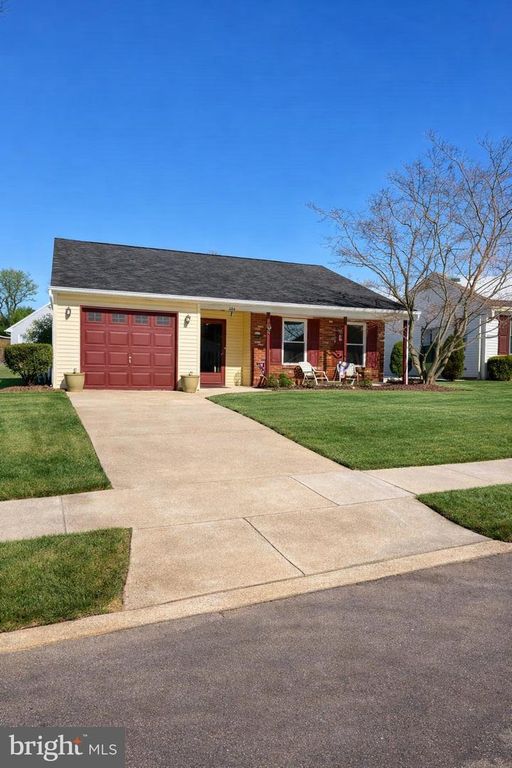 306 HILLTOP LN E, Columbus, NJ 08022