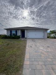 636 WILMINGTON PKWY, Cape Coral, FL 33993