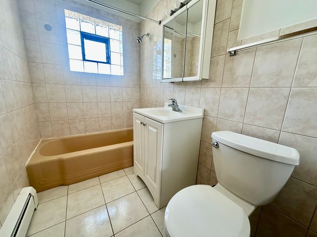 550 N Ardmore Avenue 2W, Villa Park, IL 60181