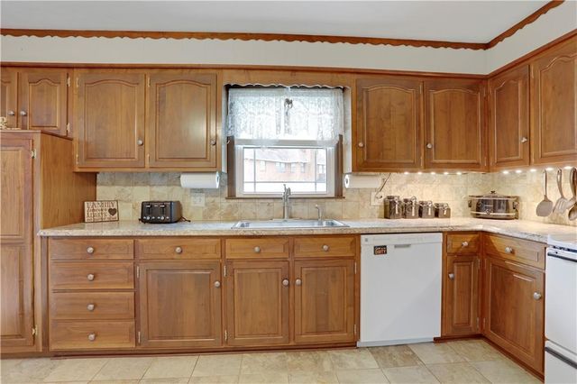 9309 E 30th Street, Independence, MO 64052